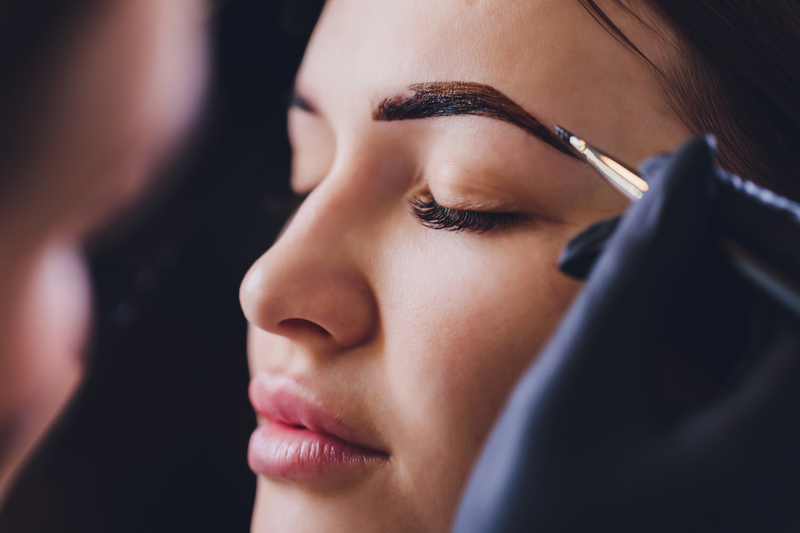 Henna Brow Augenbaruen Färben.